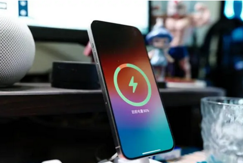 赵西垸林场苹果15换屏服务分享用什么充电器给iPhone15充电更好 